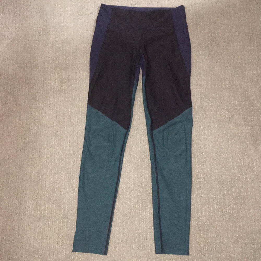 Like new Outdoor Voices tri-tone leggings!